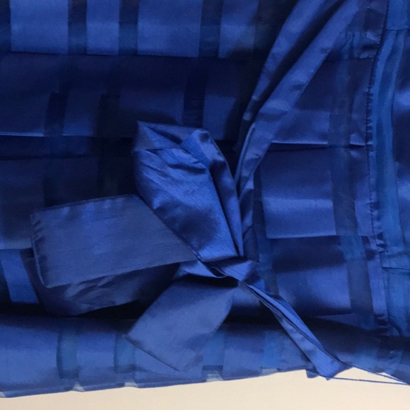 Dress - Picture 2 of 7